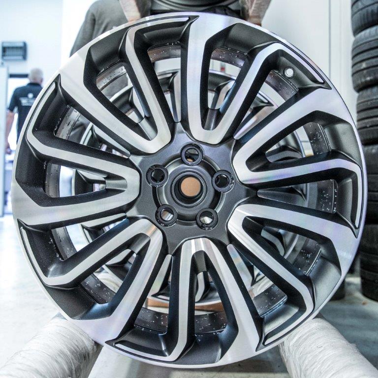 BS2033 - Land Rover Graphite