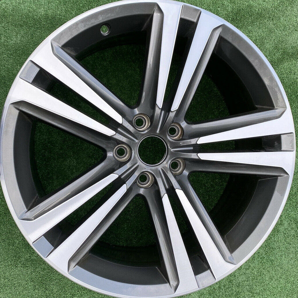 BS2067 - Meteor Grey