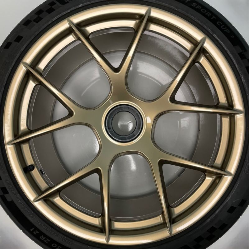 BS1127 - Porsche California/Saturn Gold